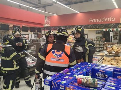 Desalojo en Parque Delta por incendio dentro de un supermercado; alcalde panista anuncia “medidas”