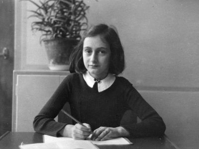 Historiadores muestran dudas sobre la supuesta traición de un notario judío a familia de Ana Frank
