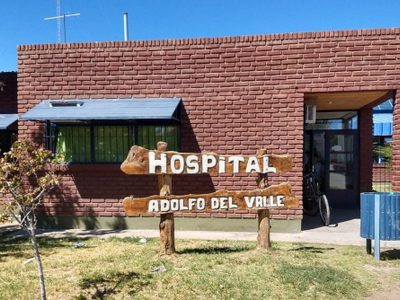 Ejercía como médica en el hospital de Senillosa, pero no tenía título y era buscada por la Justicia