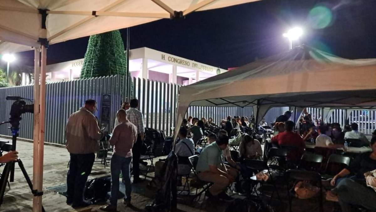 El plantón de trabajadores de la UAS
