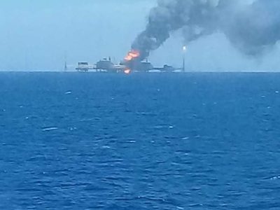 Incendio en plataforma Ku Alfa de Pemex deja cinco heridos