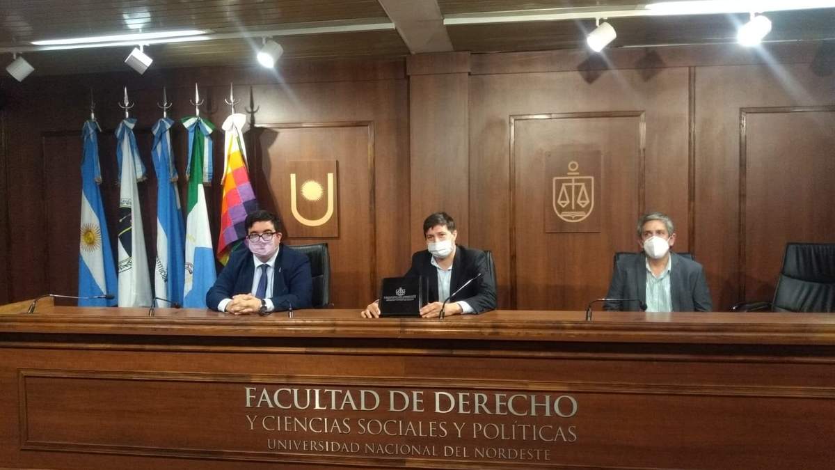 Pablo Guastavino (centro), intendente de Mburucuyá, Corrientes. Fuente: (Twitter)