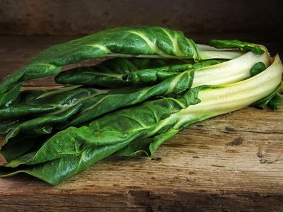 Pencas de acelga en escabeche: una receta fácil y deliciosa para sacar provecho de esta noble verdura y quedar de 10