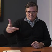 Anaya 'es un mentiroso”, dice Ebrard y alerta una 'campaña del miedo” contra López Obrador