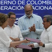 Colombia suspende diálogos de paz con rebeldes del ELN y los acusa de crímenes de guerra