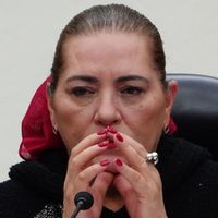 Le reclaman a Guadalupe Taddei por brincarse la fila para votar (Video)
