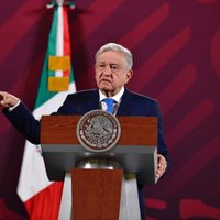Lorenzo Córdova hace turismo político en EU con dinero del pueblo: AMLO