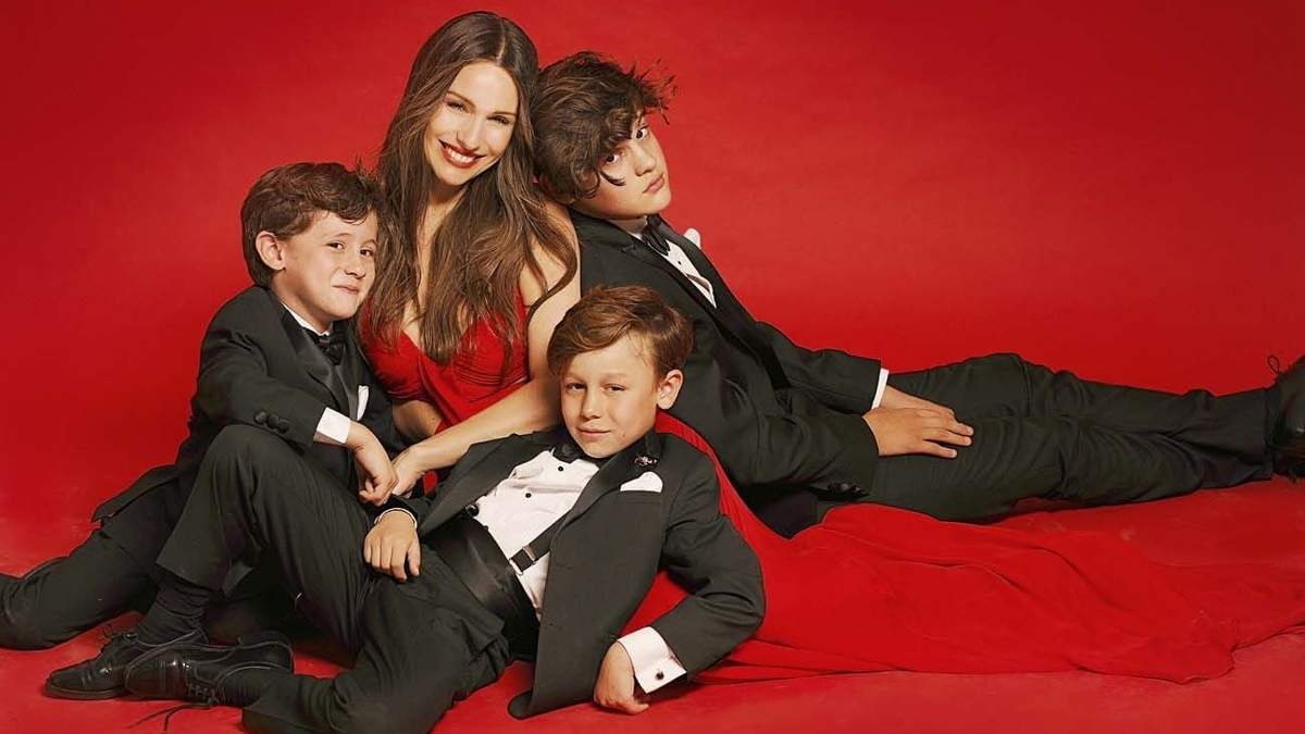 Pampita y sus hijos. Fuente: (Instagram)
