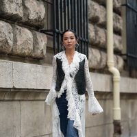 Del romanticismo a la calle: el encaje se reinventa con aires nórdicos y sporty