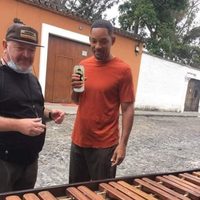 “Yo amo Guatemala”, presume Will Smith al convivir y bailar con la gente de la Antigua