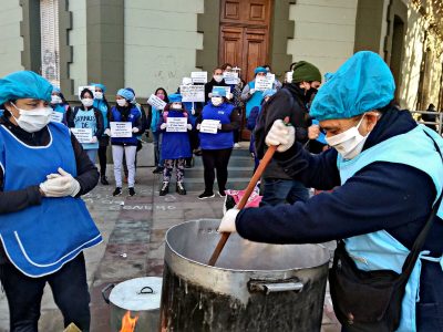 Continúa el reclamo por alimentos: Barrios de Pie organizó una olla popular