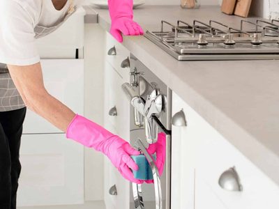 Con solo 4 ingredientes: probá esta mezcla que usan los hoteles de lujo para mantener las cocinas relucientes