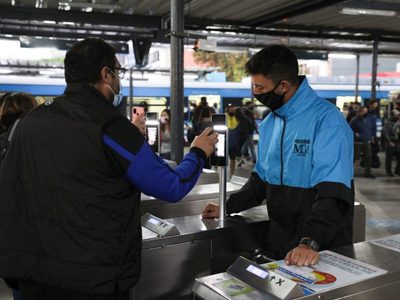 Volver a casa: así se vivió el comienzo de las restricciones en el AMBA