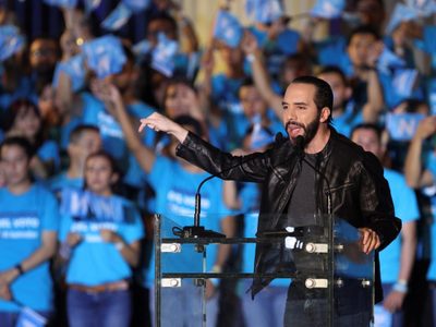 El candidato que amenaza el control de los partidos tradicionales