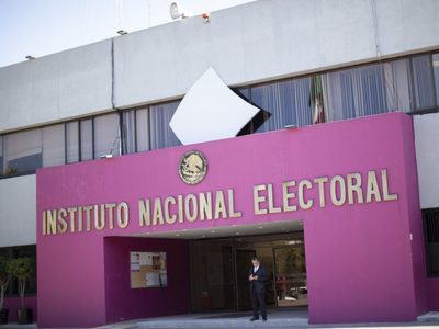 INE ordena la pérdida de derecho a candidaturas a 25 aspirantes de Morena y dos de RSP