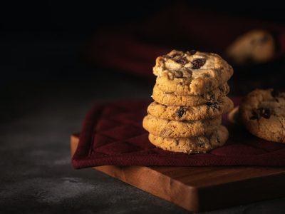 Galletas de avena fit con chocolate, sin huevos y sin prender el horno: no lleva cocción