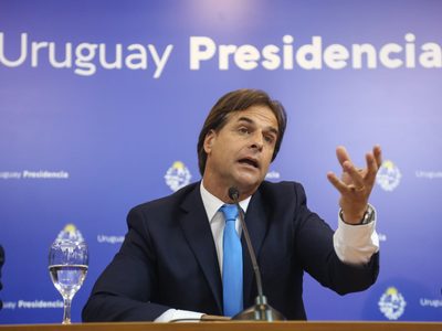 Uruguay: el presidente Lacalle Pou deberá realizarse un test de coronavirus
