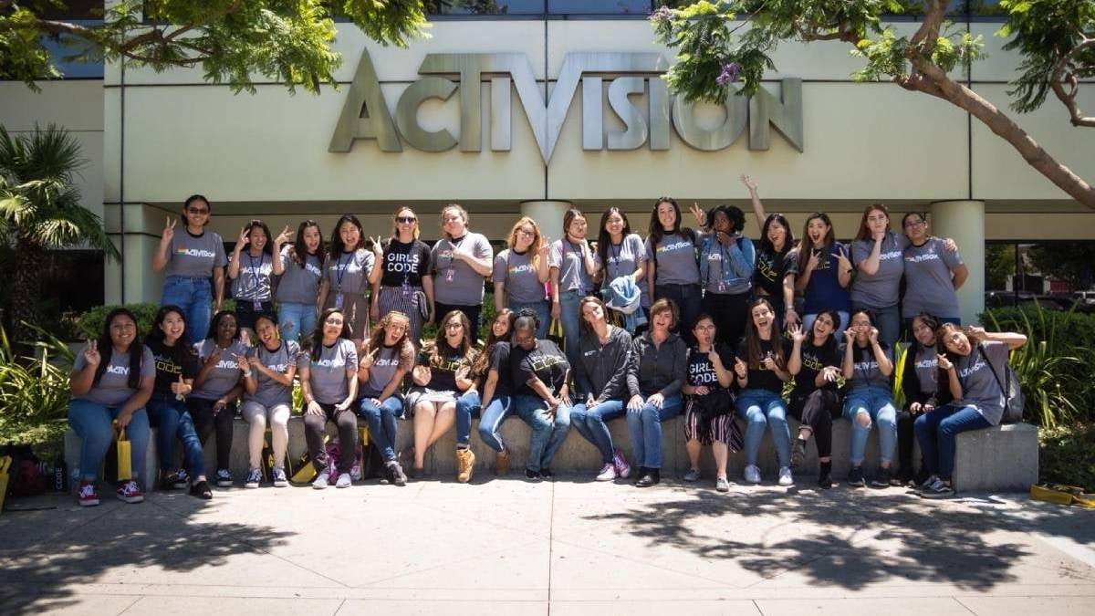 Imagen de 2019 sobre la participación de la empresa en un evento sobre educación tecnológica a mujeres