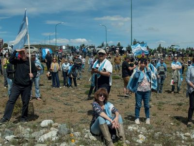 Ciudadanos de San Carlos de Bariloche se manifestaron en contra del Gobierno nacional