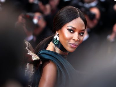 Simplemente Diosa: Naomi Campbell se lleva todas las miradas en su última campaña