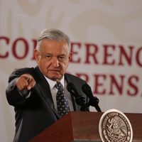 AMLO tilda de farsantes y arribistas a legisladores opositores a reforma contra facturas falsas