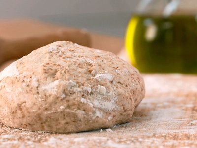 Adiós a la pascualina comprada: la receta de la masa de tarta casera, en pocos minutos y saludable