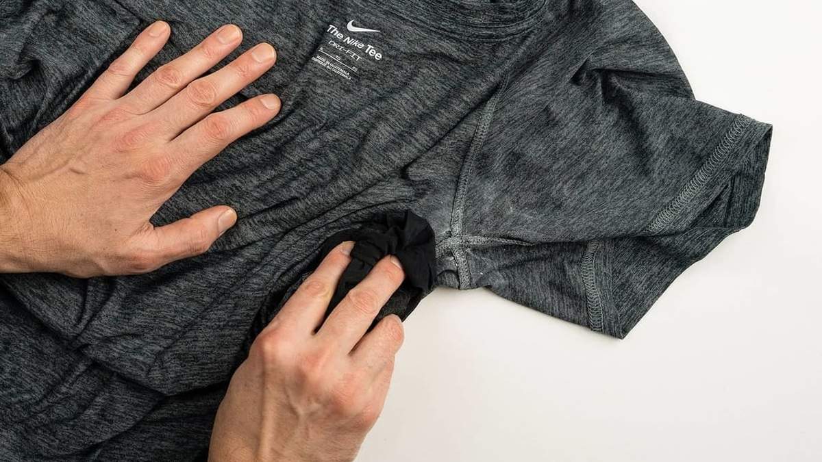 Manchas en la ropa oscura. Fuente: (Twitter)