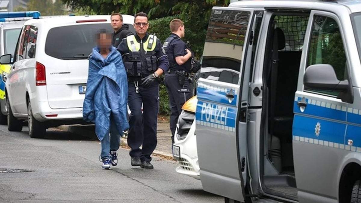 El hijo adoptivo de Iris Stalzer, la alcaldesa que fue apuñalada en Alemania.