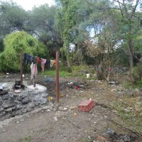 Niño violentado es enterrado en una maleta en el patio de su casa; detienen a su papá