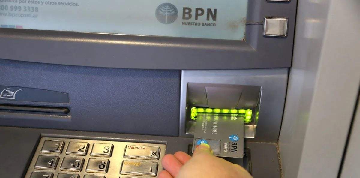 Los sueldos de octubre para la administración pública llegarán con un aumento del 13,4 %. Fuente: (Facebook)