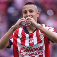“Piojo” Alvarado fue el jugador de Chivas que lanzó el explosivo a la prensa; pide disculpas
