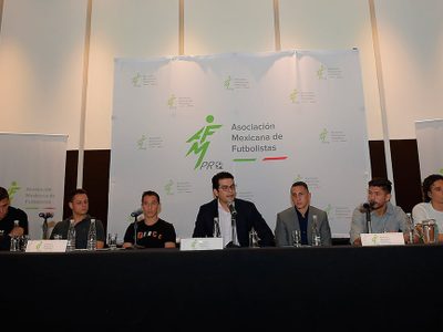 Fuertes sindicatos de futbolistas, en países campeones del mundo