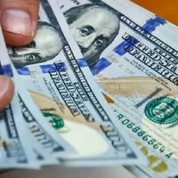 ¿A cuánto cerró el dólar oficial y blue tras una semana políticamente convulsionada?