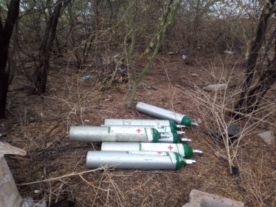 Hallan entre maleza los siete taques de oxígeno robados del IMSS Navojoa