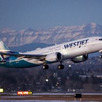 La aerolínea canadiense WestJet cancela más de 400 vuelos por una huelga inesperada de mecánicos