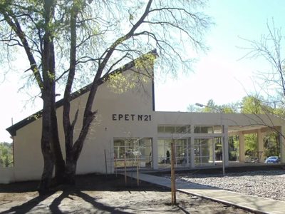Un padre ingresó a la EPET 21, golpeó al director y al personal educativo