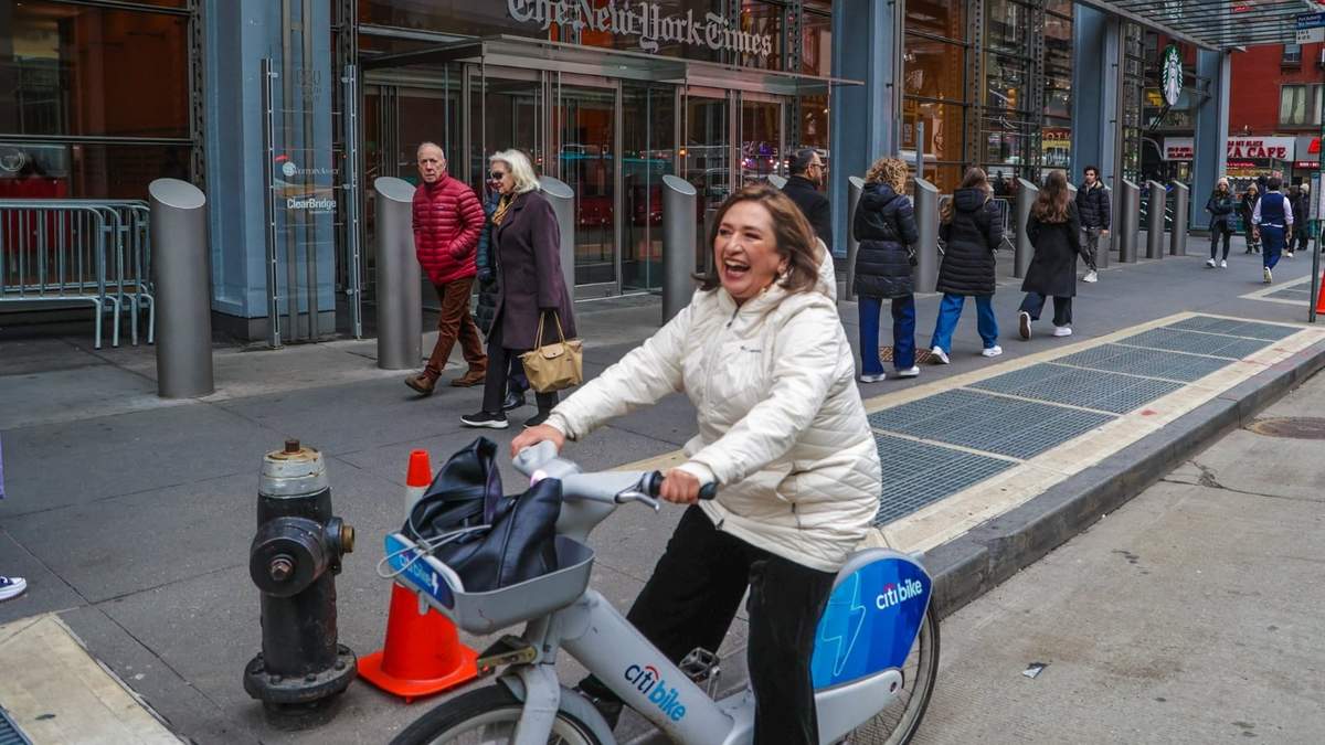 La candidata opositora llegó en bicicleta al NYT
