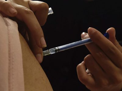 Avanza aplicación de la vacuna contra el VPH; la meta nacional es de 2.5 millones de dosis