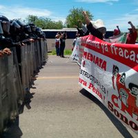 Entre protestas de la CNTE, Peña inaugura la Central de Ciclo Combinado en Sonora