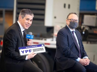 Matías Kulfas entregó equipamiento nacional a YPF