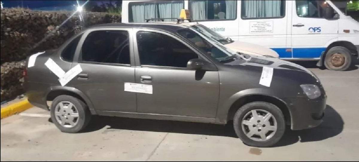 El vehículo quedó retenido en las oficinas de la subsecretaría municipal de transporte. Fuente: (Noticias Nqn)