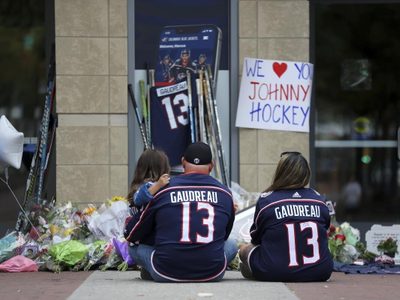 Johnny Gaudreau, jugador de la NHL, muere tras ser atropellado un día antes de la boda de su hermana