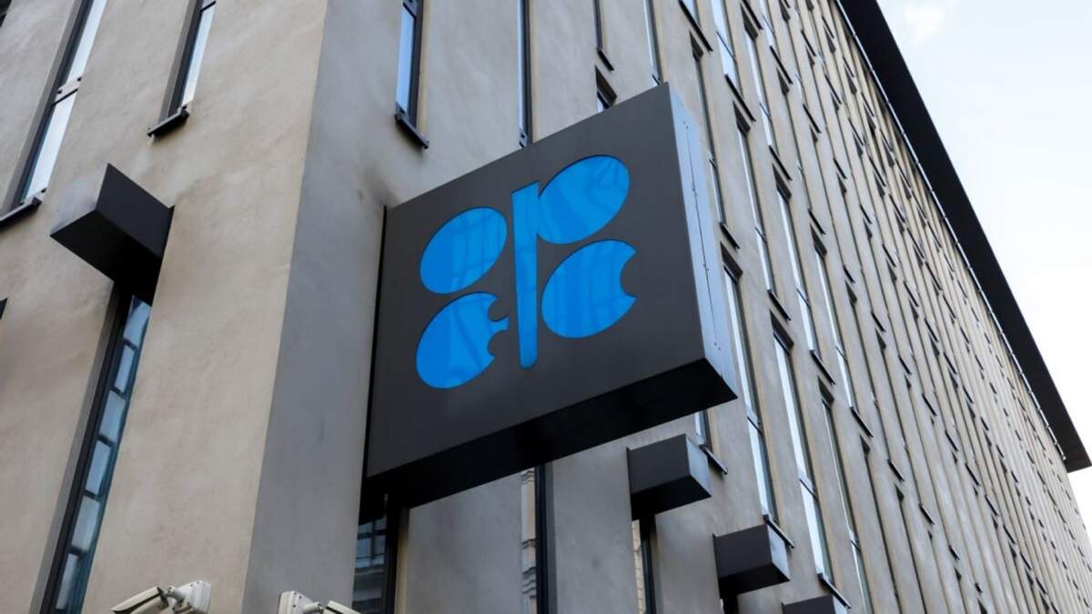 El logotipo de la Organización de Países Exportadores de Petróleo (OPEP) se ve ante su sede en Viena, Austria