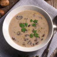 Secretos para hacer una sopa crema de papa y hongos, fácil e ideal para los primeros fríos