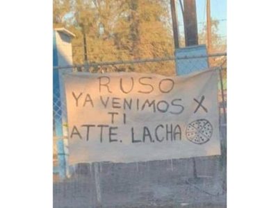 Cuelgan narcomantas en el Valle de Mexicali atribuidas a “la chapiza”