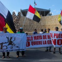Protestan contra instalación de megagranja porcina de empresa que patrocina cumbre de Premios Nobel