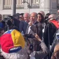 Calderón protesta en España a favor de María Corina, candidada presidencial venezolana inhabilitada