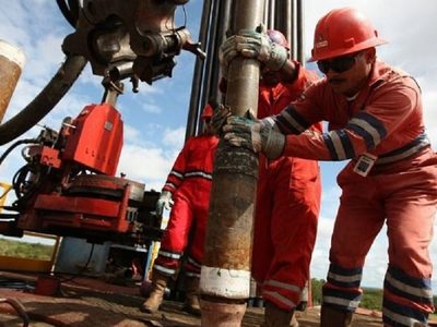 Fijaron el sueldo mínimo para trabajadores petroleros en 1.740.000 pesos