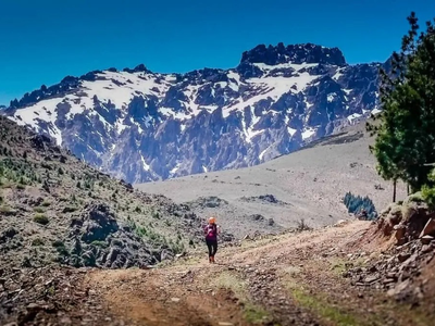 Experiencia imperdible en el norte neuquino: trekking guiado al Cerro La Corona con premios sorpresa