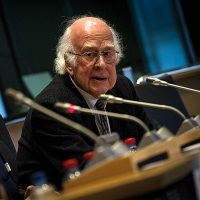 La partícula de Dios: El físico que planteó la existencia del bosón de Higgs muere a los 94 años